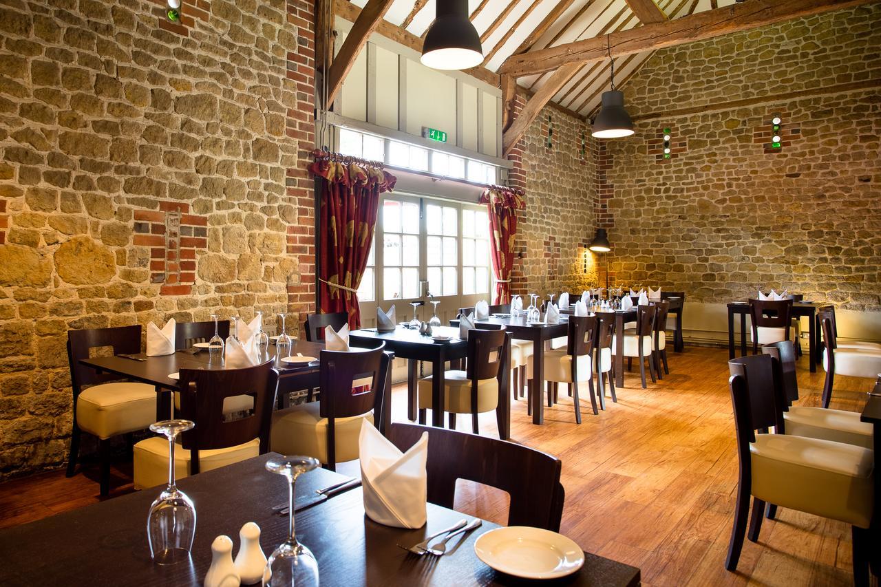 فندق Fernhurstفي  The Kings Arms المظهر الخارجي الصورة